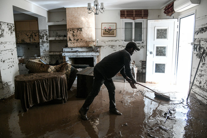 Η Κινέτα μετρά τις πληγές της, μάχη με τις λάσπες [εικόνες] - εικόνα 3