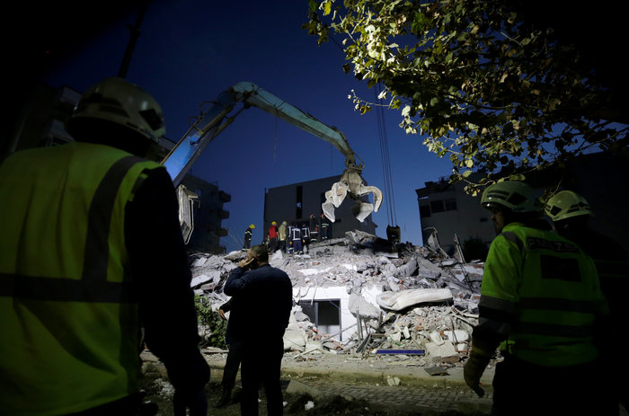 Αλβανία: Συγκλονίζουν οι διασωθέντες - Σοκ με 9μελη οικογένεια - εικόνα 5