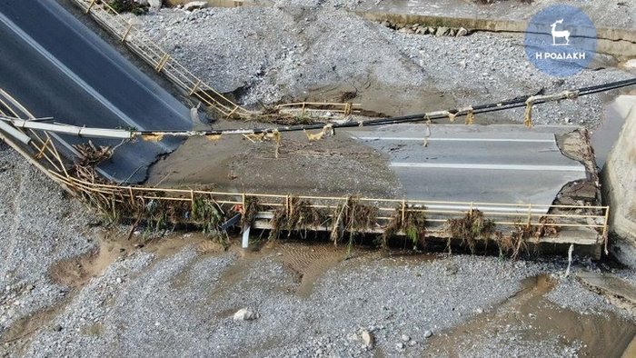 Γέφυρα στη Ρόδο κατέρρευσε σαν χάρτινος πύργος [βίντεο] - εικόνα 3