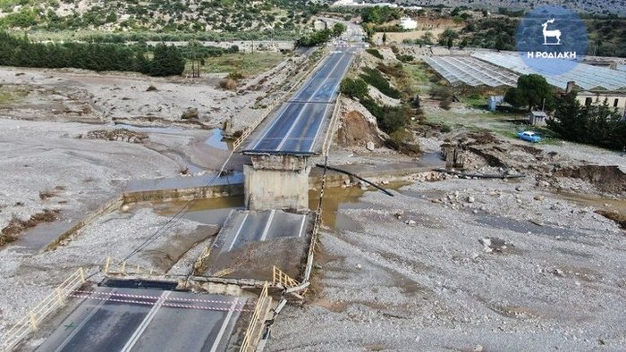 Γέφυρα στη Ρόδο κατέρρευσε σαν χάρτινος πύργος [βίντεο] - εικόνα 4