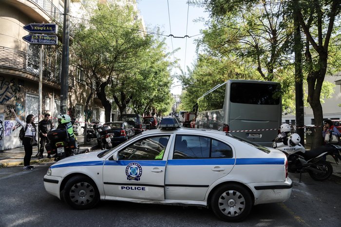 Σε αυτό το διαμέρισμα στα Εξάρχεια βρέθηκε η οπλοβομβίδα [φωτό] - εικόνα 3
