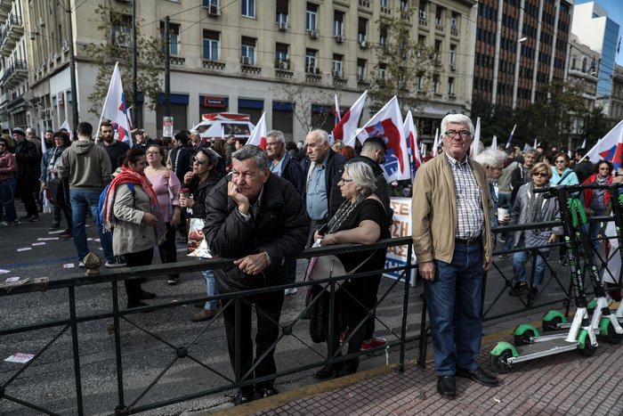 Πορεία του ΠΑΜΕ στο κέντρο της Αθήνας για το ασφαλιστικό - εικόνα 2