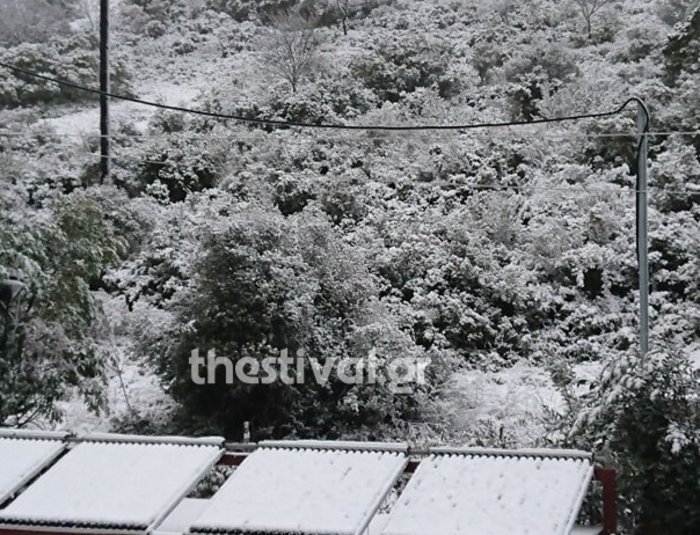 Στα «λευκά»... ξύπνησε και η Θεσσαλονίκη [εικόνες & βίντεο]