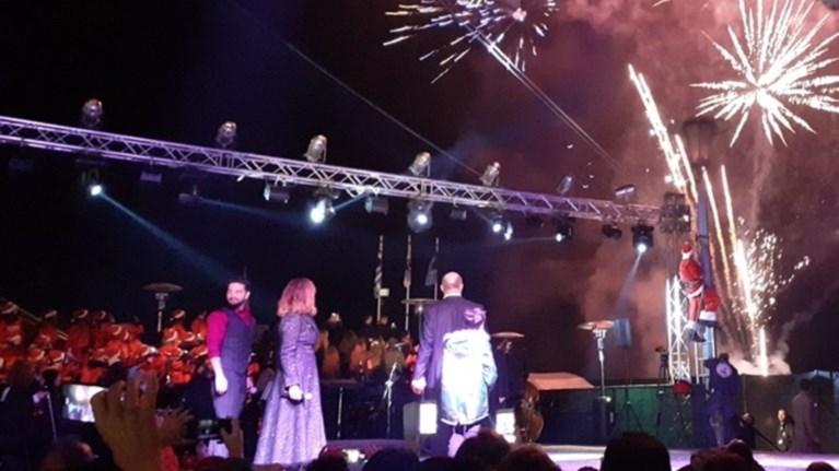 bolos-upertheama-i-fwtagwgisi-tou-dentrou-me-bandi-mastora