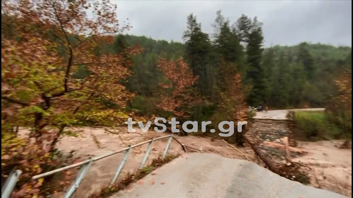 Γκρεμίστηκε γέφυρα στην Εύβοια - Εσπευσε η 7η ΕΜΑΚ [εικόνες & βίντεο]
