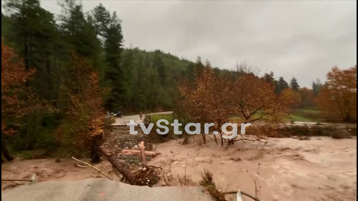 Γκρεμίστηκε γέφυρα στην Εύβοια - Εσπευσε η 7η ΕΜΑΚ [εικόνες & βίντεο] - εικόνα 3