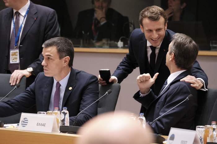 Χαμογελαστός και ευδιάθετος Μητσοτάκης στη συνεδρίαση της ΕΕ [εικόνες]