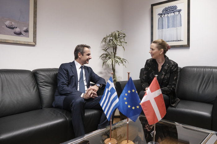 Χαμογελαστός και ευδιάθετος Μητσοτάκης στη συνεδρίαση της ΕΕ [εικόνες] - εικόνα 5