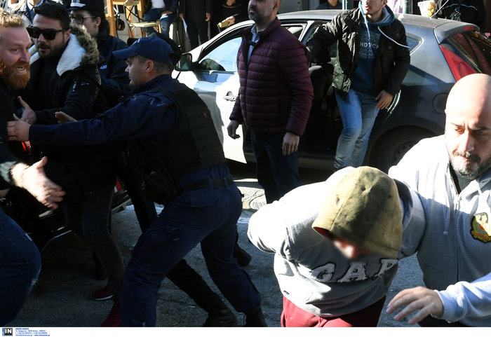 Αγ. Θεόδωροι: Προσπάθησαν να λιντσάρουν τους δολοφόνους της 73χρονης - εικόνα 2