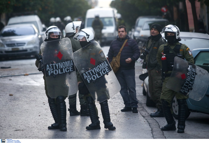 Καρέ καρέ οι εκκενώσεις καταλήψεων στο Κουκάκι [εικόνες & βίντεο] - εικόνα 2