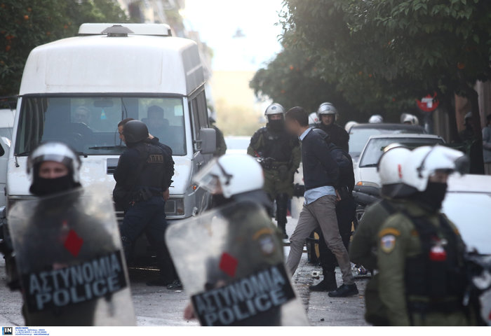 Καρέ καρέ οι εκκενώσεις καταλήψεων στο Κουκάκι [εικόνες & βίντεο] - εικόνα 5