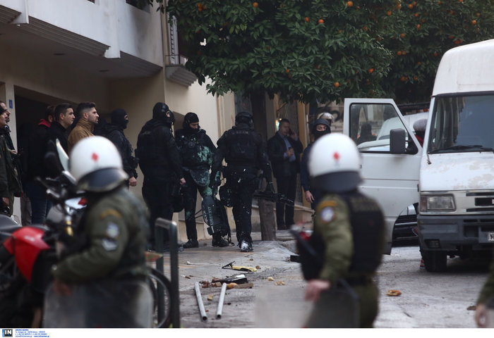 Καρέ καρέ οι εκκενώσεις καταλήψεων στο Κουκάκι [εικόνες & βίντεο] - εικόνα 8
