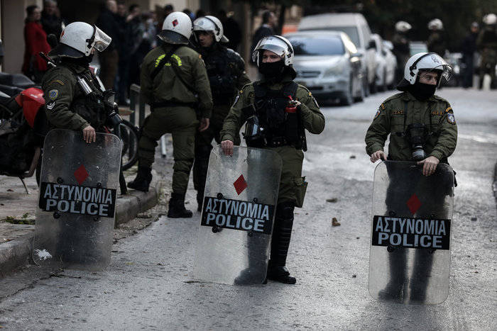 Καρέ καρέ οι εκκενώσεις καταλήψεων στο Κουκάκι [εικόνες & βίντεο] - εικόνα 14