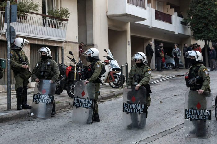 Καρέ καρέ οι εκκενώσεις καταλήψεων στο Κουκάκι [εικόνες & βίντεο] - εικόνα 15