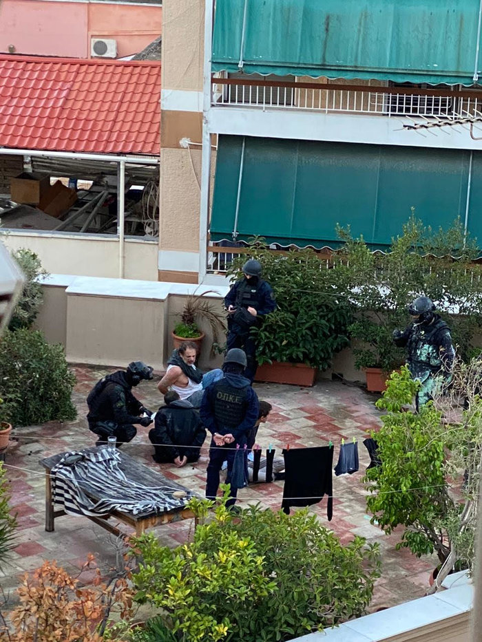 Η αλήθεια για την κουκούλα στο Κουκάκι-Τελικά ήταν το μπουφάν του σκηνοθέτη