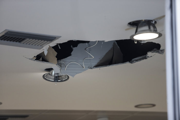 Ληστεία στη Νέα Χαλκηδόνα: Εμβόλισαν την τζαμαρία και άδειασαν το ΑΤΜ - εικόνα 6