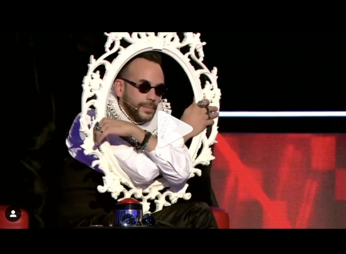«The Voice»: Οι εκκεντρικές εμφανίσεις του Πάνου Μουζουράκη [εικόνες] - εικόνα 4