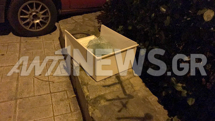 Δάφνη: Μπούκαραν σε κοσμηματοπωλείο με αυτοκίνητο [εικόνες]