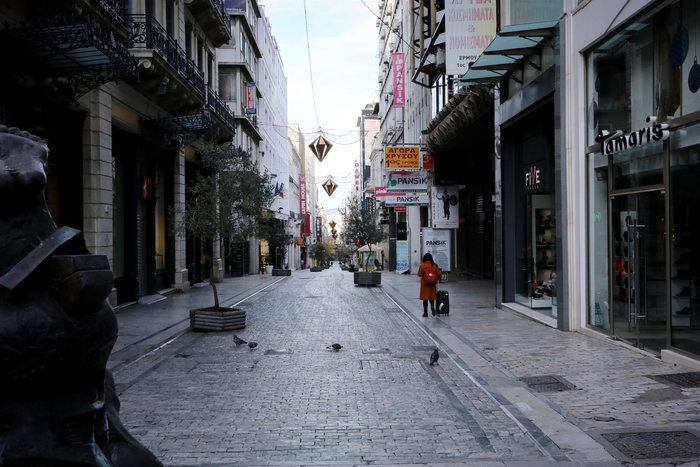 Πρωί Χριστουγέννων: Αδεια, ήρεμη & μοναδική σε ησυχία η Αθήνα [εικόνες] - εικόνα 5