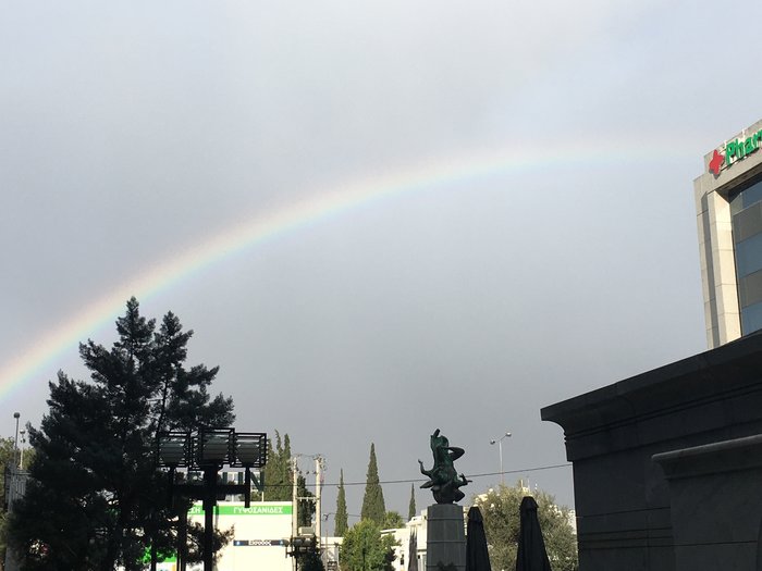 Το... Χριστουγεννιάτικο ουράνιο τόξο στην Αττική [εικόνες] - εικόνα 6