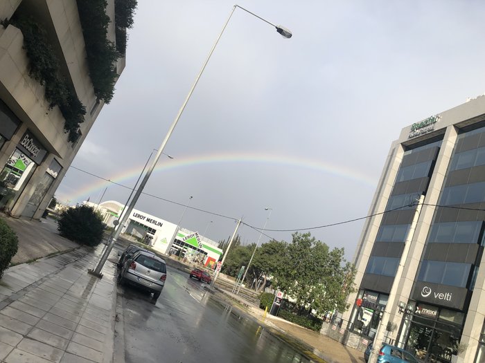 Το... Χριστουγεννιάτικο ουράνιο τόξο στην Αττική [εικόνες] - εικόνα 2