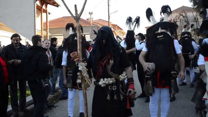 Ξεκίνησε το πιο θεαματικό έθιμο των Μωμόγερων στην Κοζάνη [φωτο] - εικόνα 2