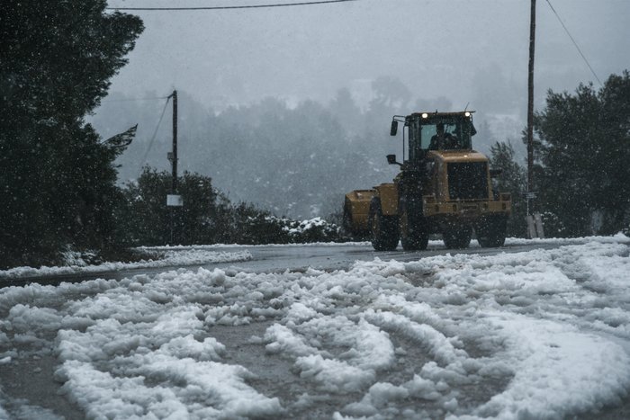 Ποιοι δρόμοι είναι κλειστοί λόγω χιονιά, απεγκλωβισμοί οδηγών [φωτό]