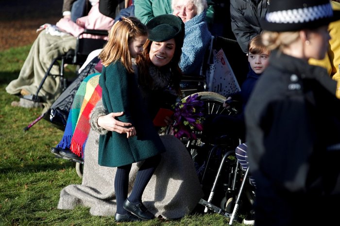 Αυτός είναι ο λόγος που σκύβει στο ύψος τους όταν μιλάει στα παιδιά της - εικόνα 4