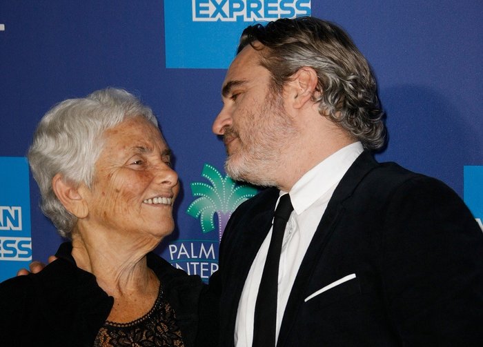 Ο Joaquin Phoenix σε φεστιβάλ σινεμά με τη μητέρα του [εικόνες] - εικόνα 2