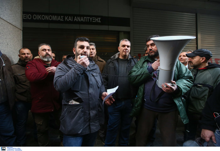 Επεισόδια στο υπουργείο Ανάπτυξης: Εριξε χημικά η ΕΛΑΣ - εικόνα 3