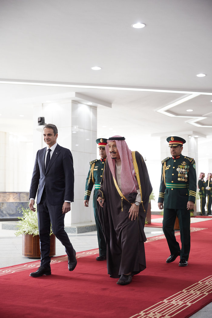 Συνάντηση Μητσοτάκη με βασιλιά Σαλμάν: Συνεργασία σε επενδύσεις, άμυνα - εικόνα 2