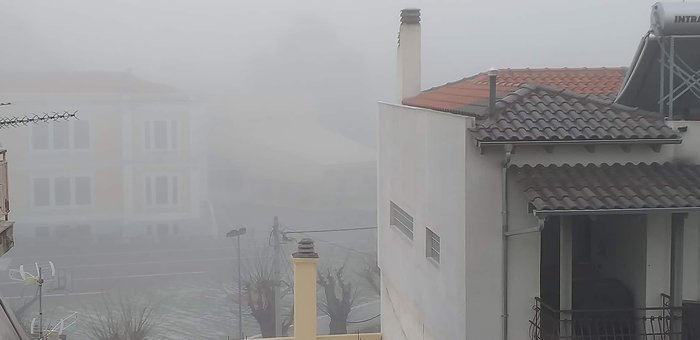Απίστευτες εικόνες στην Κομοτηνή: «Βυθίστηκε» στην ομίχλη η πόλη - εικόνα 2