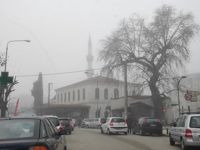 Απίστευτες εικόνες στην Κομοτηνή: «Βυθίστηκε» στην ομίχλη η πόλη