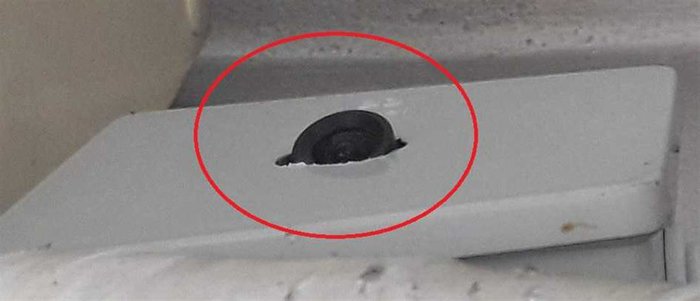 Παπάς έβαλε κάμερες για να βλέπει... τι ρίχνουν οι πιστοί στο παγκάρι-ΦΩΤΟ