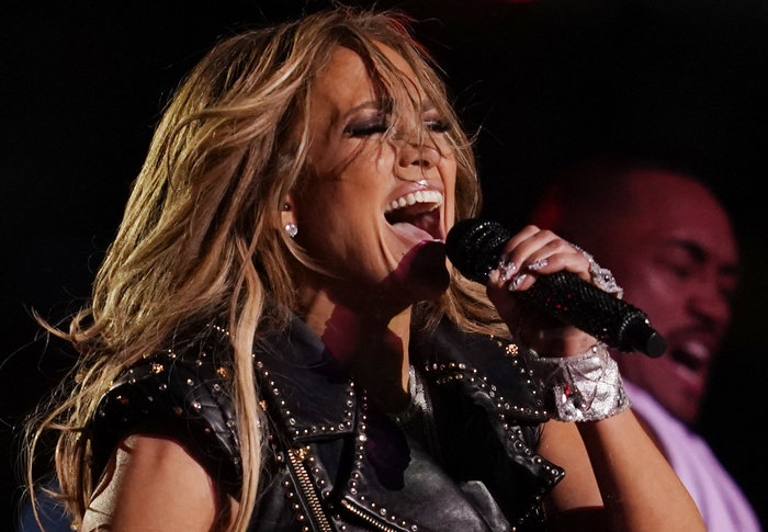 Super Bowl 2020: Πώς η Λόπεζ καταφέρνει να μοιάζει 30 στα 50 της[Εικόνες]