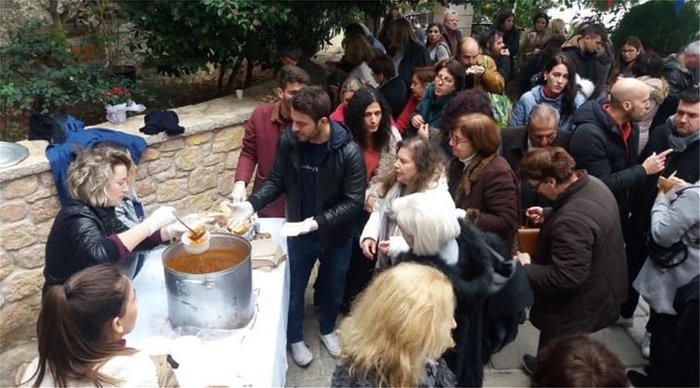 Ο Ντάνος ξαγρύπνησε μοιράζοντας άρτους σε πιστούς σε Ιερό Ναό - εικόνα 3