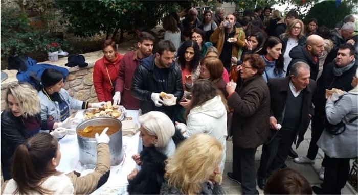 Ο Ντάνος ξαγρύπνησε μοιράζοντας άρτους σε πιστούς σε Ιερό Ναό - εικόνα 4