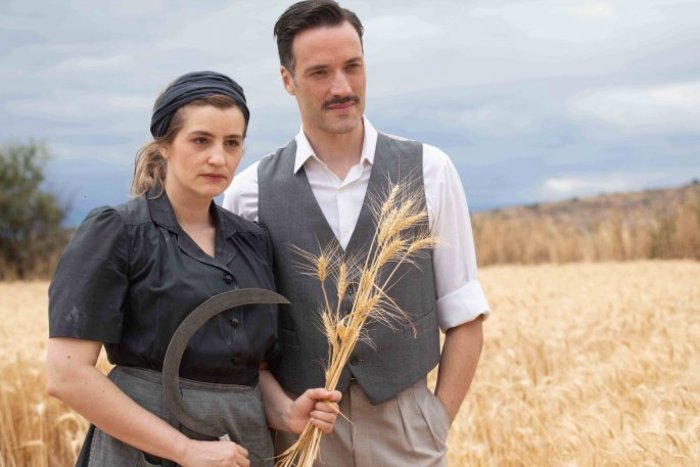 Σύσσωμες οι Άγριες Μέλισσες τίμησαν την σεναριογράφο τους [Εικόνες]