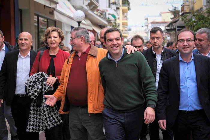 Η βόλτα Τσίπρα στα Γιάννενα - Το απρόσμενο δώρο που του έκαναν - εικόνα 2