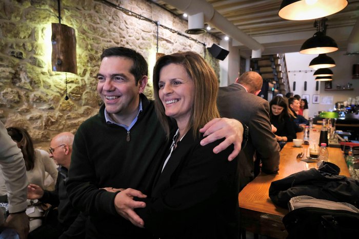 Η βόλτα Τσίπρα στα Γιάννενα - Το απρόσμενο δώρο που του έκαναν - εικόνα 7
