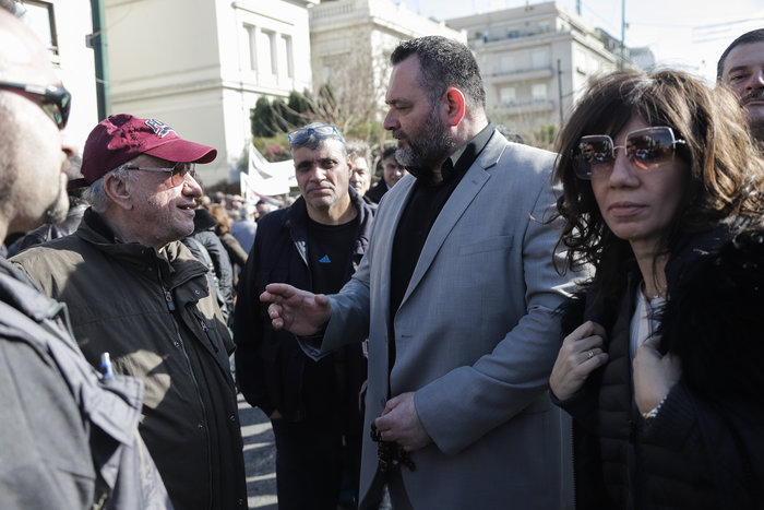 Οι νησιώτες έδιωξαν Κασιδιάρη και Λαγό από το συλλαλητήριο [βίντεο]