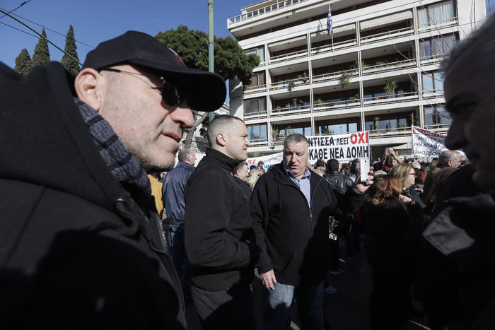 Οι νησιώτες έδιωξαν Κασιδιάρη και Λαγό από το συλλαλητήριο [βίντεο] - εικόνα 4