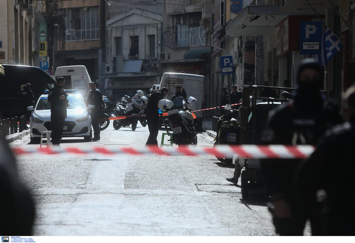 Καρέ καρέ το «πεδίο μάχης» στη Μενάνδρου μετά τη συμπλοκή