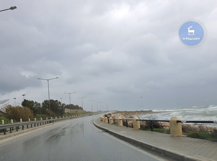 Η Ρόδος έγινε… Βενετία: Βγήκαν τα κανό στους δρόμους! [βίντεο] - εικόνα 2