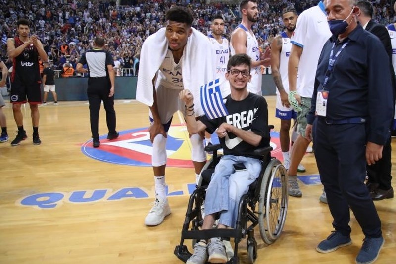 ΑΝΤΕΤΟΚΟΥΝΜΠΟ ΦΑΝΕΛΑ